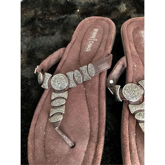Minnetonka Thong Flip Flop Sandals Womens Size 7.5 Brown Leather Metal # 702041 - Picture 2 of 6
